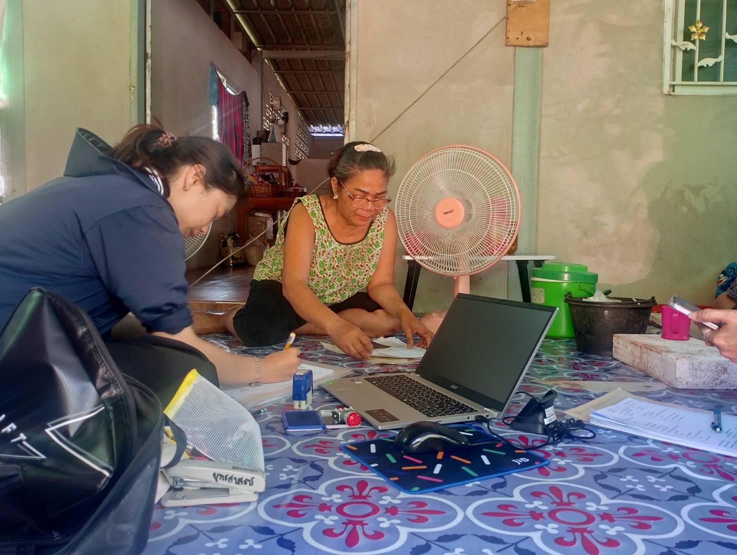 title - เมื่อวันที่ 31 มีนาคม 2569 นายวิทูล ประดิษฐบุญ ปฏิรูปที่ดินจังหวัดปราจีนบุรี นำทีมเจ้าหน้าที่ กลุ่มกฎหมาย ลงพื้นที่เชิงรุกเพื่ออำนวยความสะดวกให้แก่เกษตรกรผู้สูงอายุที่มีความประสงค์จะสละสิทธิ  และขอจัดที่ดินแทนที่ ให้แก่ทายาทเข้าทำประโยชน์